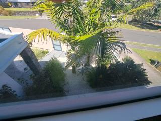 Two rooms with one queen size bed in each room one bathroom for the two rooms - Mount Maunganui - 7
