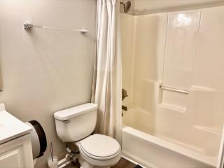 Luxury Queen Suite - 7 Mins From ATL Airport - 1