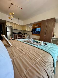 Chic Staycation with Balcony,few step in venice mall - Manila - 4