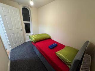 Barnsley Guesthouse - 2