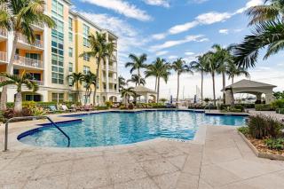 Spacious 3BR 3BA with King Bed & Amazing Pools near Intercoastal, Lantana Beach, FL - Lantana - 4