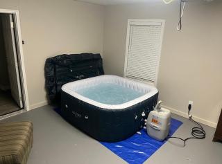 Queen Suite - Hot Tub - Home Theater - WiFi - 2