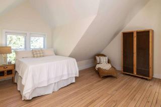 Luxurious 5BR Retreat Steps from the Waterfront - Edgartown - 1
