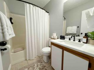 Cozy Cottage Near Beach & Downtown Dog Friendly - Savannah - 3