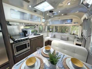 Cozy & Fun Airstream Camper Near Downtown & Beach - Savannah - 6