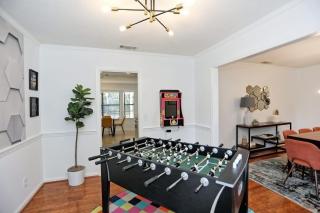 Large Family-Friendly Home w Spa Near Beach & City - Savannah - 8