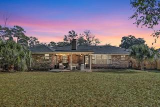 Large Family-Friendly Home w Spa Near Beach & City - Savannah - 1