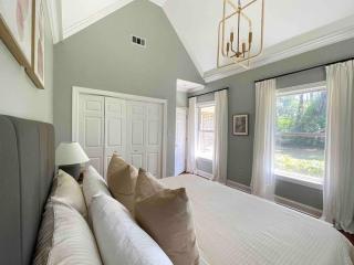 Sophisticated and Luxurious Details- Sleeps 18 - Savannah - 8