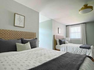 Sophisticated and Luxurious Details- Sleeps 18 - Savannah - 4