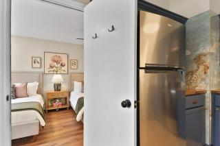 New Meets Nostalgic - Adorable Cottage Sleeps 8 - 4