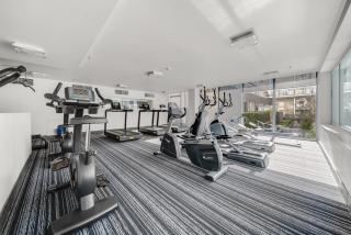 Stylish 1-Bed Flat with Pool BBQ & Sauna Access - 7