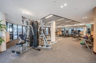 Modern 2-Bed Apartment with Premium Amenities - Phillip - 7