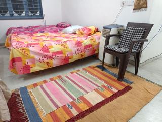 Chintamani Siddhi Chakra Apartment, Bed Spaces for Cold play - Ahmedabad - 0