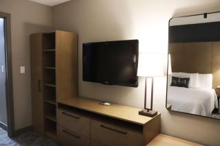 Eastland Suites Hotel & Conference Ctr, Trademark by Wyndham - Bloomington - 7