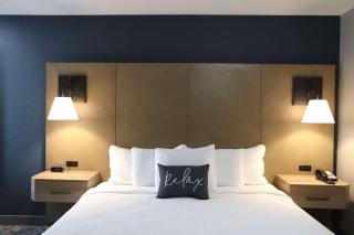 Eastland Suites Hotel & Conference Ctr, Trademark by Wyndham - Bloomington - 3