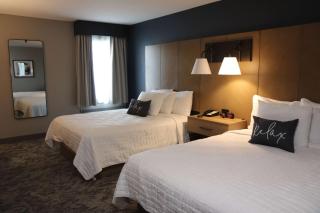 Eastland Suites Hotel & Conference Ctr, Trademark by Wyndham - Bloomington - 2