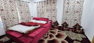 Hotel Reshi Baba - - 0