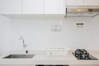 Nice and Comfort Studio Room at Sky House BSD Apartment By Travelio - 4