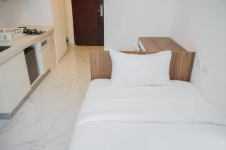 Nice and Comfort Studio Room at Sky House BSD Apartment By Travelio - Tangerang - 9