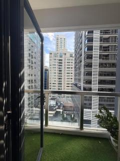 Luxurious Studio Unit in Salcedo - Manila - 7