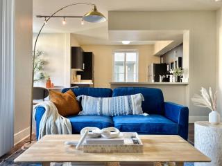 2BD 2BA Santa Monica Apartment with Relaxing Pool View - Los Angeles - 2