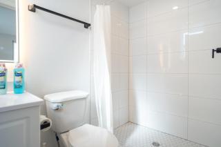 Stylish & Cozy Retreat Near USC & Downtown LA - 5