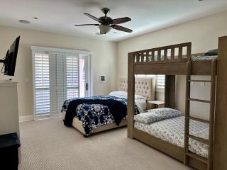 Luxurious Family-Friendly Getaway - San Diego - 4