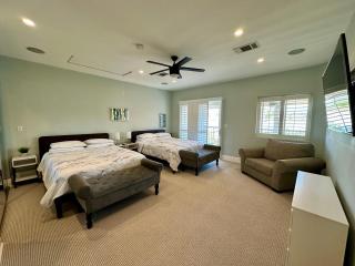 Luxurious Family-Friendly Getaway - San Diego - 6