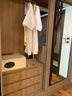 Luxury Suite Room by Atlas X - Strand Kata - 9