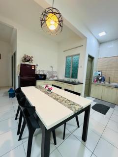 AYAAN QUINTET FAMILY HoMESTAY COMPLEMENTARY Breakfast - Tanah Rata - 4