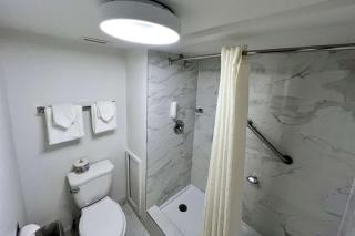 Econo Lodge Motel Village - Calgary - 1