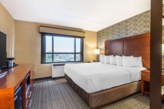 Comfort Inn & Suites Logan International Airport - 1