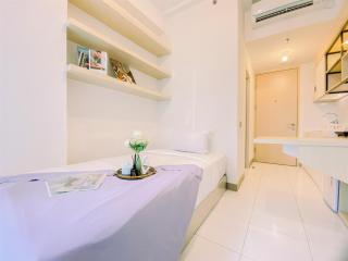 Comfy Studio at Tokyo Riverside PIK 2 Apartment By Travelio - 9