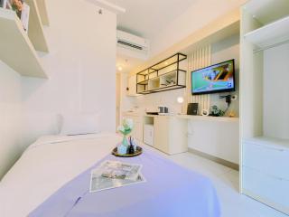 Comfy Studio at Tokyo Riverside PIK 2 Apartment By Travelio - 7