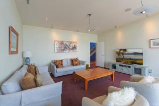 Pohutukawa House - Richmond - 3
