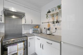 Charming 2-bedroom, 1-Bathroom Apartment in Transom Square - Londra - 6