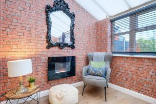 Bright & Spacious 3-Bed, 2-Bath Home in Graylands Close - 3