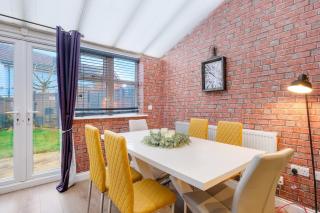 Bright & Spacious 3-Bed, 2-Bath Home in Graylands Close - Slough - 2