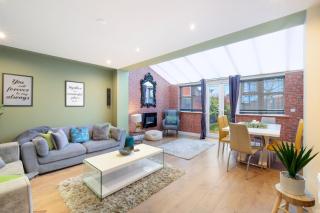 Bright & Spacious 3-Bed, 2-Bath Home in Graylands Close - Slough - 6