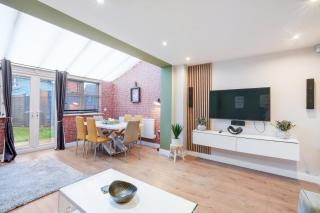 Bright & Spacious 3-Bed, 2-Bath Home in Graylands Close - Slough - 8