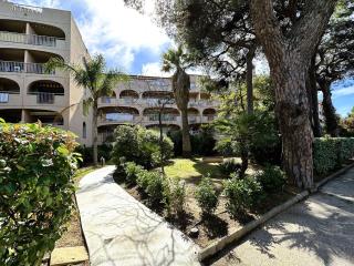 HYEDHI Studio pour 4 personnes avec vue mer sur le port d'Hyères - Hyères - 2