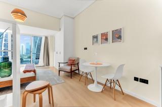 Waves - Modern Studio with Stunning Lake Views in JLT - 4