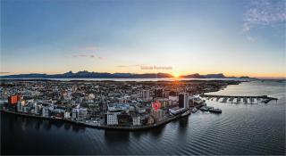 Seaside Promenade Strolls from a 2BR Downtown Home - Bodø - 8