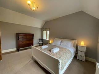 Idyllic Historical Country Retreat for 6 & Pets - Pass the Keys - Warslow - 6