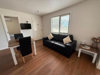 Woomelang Cabin Silo Trail Two Bedroom Cabin Queen and KSing - - 3