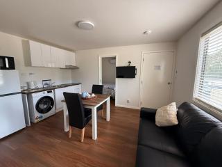 Woomelang Cabin Silo Trail Two Bedroom Cabin Queen and KSing - - 1