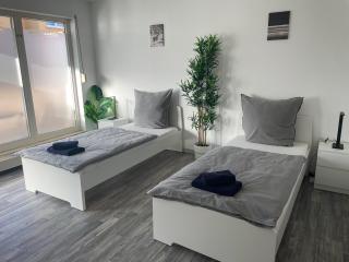 bookandstay24 Dietzenbach 2 Zimmerwohnung mit Balkon, Küche und Parkplatz-14 - 0