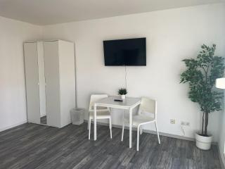 bookandstay24 Dietzenbach 2 Zimmerwohnung mit Balkon, Küche und Parkplatz-14 - 4