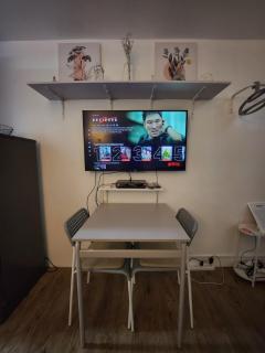 TheMudroomStyle ideal WFH near St Benedict Parish - 3