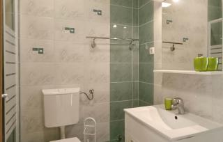 Stunning Apartment In Turanj - 2